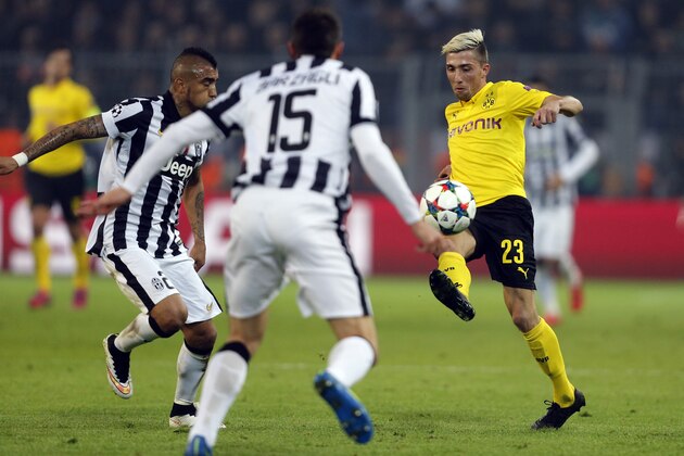 Dortmund's Kevin Kampl, right, is challenged by Juventus' Arturo Vidal, left and Andrea Barzagli during the Champions League round of 16 second leg soccer match between Borussia Dortmund and Juventus Turin on Wednesday, March 18, 2015 in Dortmund, Germany. (AP Photo/Frank Augstein)