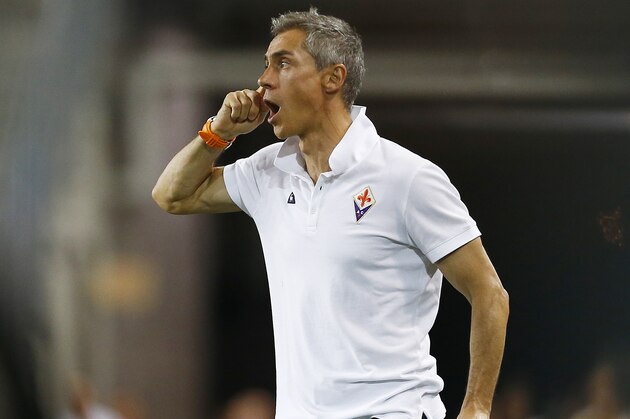 Fiorentina manager Paulo Sousa yells to his players during a soccer match against Paris Saint-Germain in the International Champions Cup in Harrison N.J., Tuesday, July 21, 2015. Paris Saint-Germain won 4-2. (AP Photo/Rich Schultz)