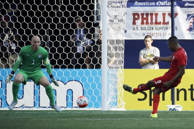 Panama's Roberto Nurse, right, kicks a goal past United States' Brad Guzan during the second half of the CONCACAF Gold Cup third place soccer match, Saturday, July 25, 2015, in Chester, Pa. (AP Photo/Michael Perez)