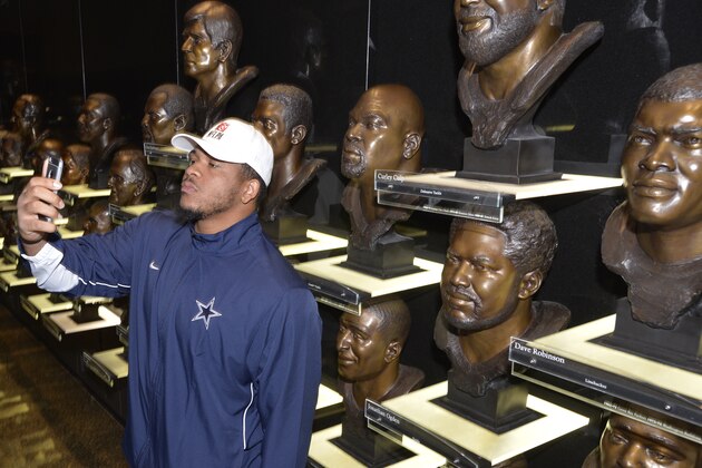 Dallas Cowboys' La'el Collins takes a selfie in the gallery during a visit to the Pro Football Hall of Fame, Saturday, June 27, 2015, in Canton, Ohio, as part of the NFL Rookies Symposium. (AP Photo/David Richard)