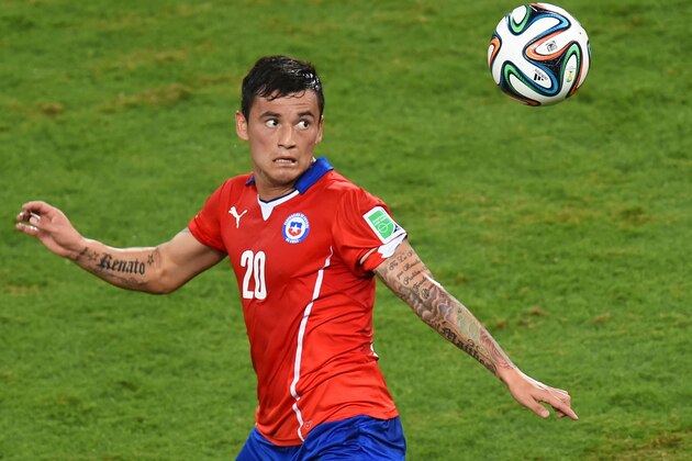 CUIABA, BRAZIL - JUNE 13: Charles Aranguiz of Chile tries to control the ball during the 2014 FIFA World Cup Brazil Group B match between Chile and Australia at Arena Pantanal on June 13, 2014 in Cuiaba, Brazil.  (Photo by Stu Forster/Getty Images)