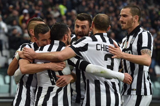 TURIN, ITALY - MARCH 22:  Carlos Tevez (C) of Juventus FC celebrates after scoring the opening goal with team mates during the Serie A match between Juventus FC and Genoa CFC at Juventus Arena on March 22, 2015 in Turin, Italy.  (Photo by Valerio Pennicino/Getty Images)