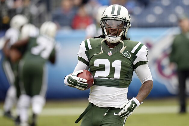 New York Jets running back Chris Johnson warms up before an NFL football game between the Jets and the Tennessee Titans Sunday, Dec. 14, 2014, in Nashville, Tenn. (AP Photo/Mark Zaleski)