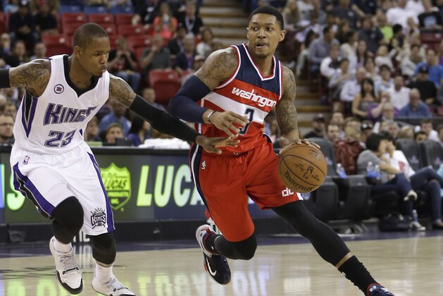 Washington Wizards guard Bradley Beal, right, drives against Sacramento Kings guard Ben McLemore during the first quarter of an NBA basketball game in Sacramento, Calif., Sunday, March 22, 2015. The Kings won 109-86. (AP Photo/Rich Pedroncelli)