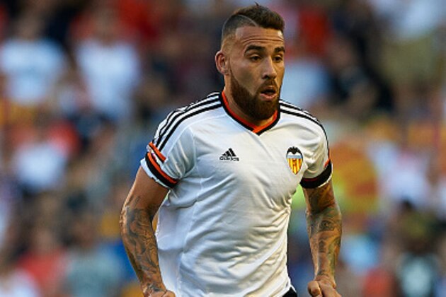 VALENCIA, SPAIN - MAY 17:  Nicolas Otamendi of Valencia runs with the ball during the La Liga match between Valencia CF and Celta de Vigo at Estadi de Mestalla on May 17, 2015 in Valencia, Spain.  (Photo by Manuel Queimadelos Alonso/Getty Images)