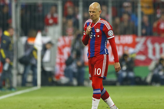 Bayern's Arjen Robben leaves the pitch during the German soccer cup (DFB Pokal) semifinal match between FC Bayern Munich and Borussia Dortmund at the Allianz Arena in Munich, Germany, on Tuesday, April 28, 2015. (AP Photo/Matthias Schrader)