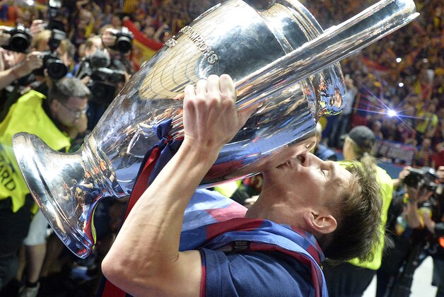 Barcelona's Lionel Messi kisses the trophy after winning 3-1 the Champions League final soccer match between Juventus Turin and FC Barcelona at the Olympic stadium in Berlin Saturday, June 6, 2015. (AP Photo/Martin Meissner)