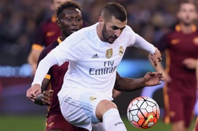AS Roma's Mapou Yanga-Mbiwa, left and Real Madrid's Karim Benzema compete for the ball during their International Championship Cup soccer match in Melbourne, Australia, Saturday, July 18, 2015. ( AP Photo/Andy Brownbill)