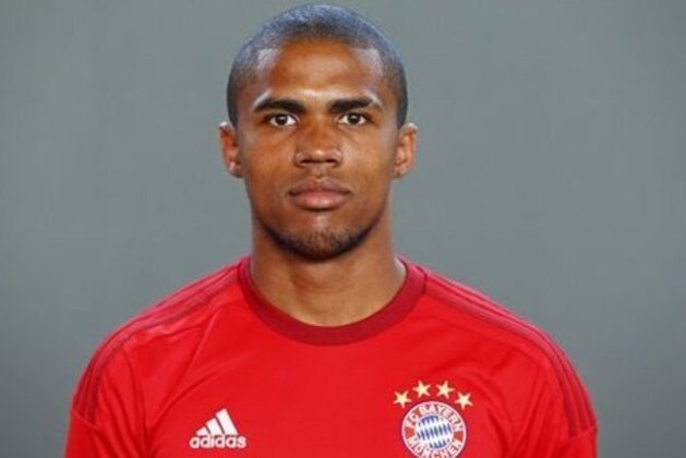 Bayern's Douglas Costa from Brazil poses during an official photo shooting for the upcoming German first division Bundesliga soccer season in Munich, Germany, on Thursday, July 16, 2015. (AP Photo/Matthias Schrader)