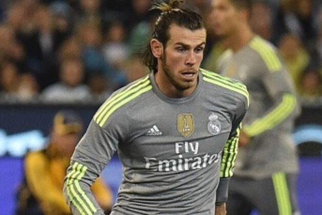 Real Madrid's Gareth Bale runs with the ball during the International Champions Cup Australia football match between English Premier League team Manchester City and Spanish side Real Madrid in Melbourne on July 24, 2015. Real Madrid won the match 4-1. AFP PHOTO / Paul CROCK -- IMAGE RESTRICTED TO EDITORIAL USE - STRICTLY NO COMMERCIAL USE        (Photo credit should read PAUL CROCK/AFP/Getty Images)