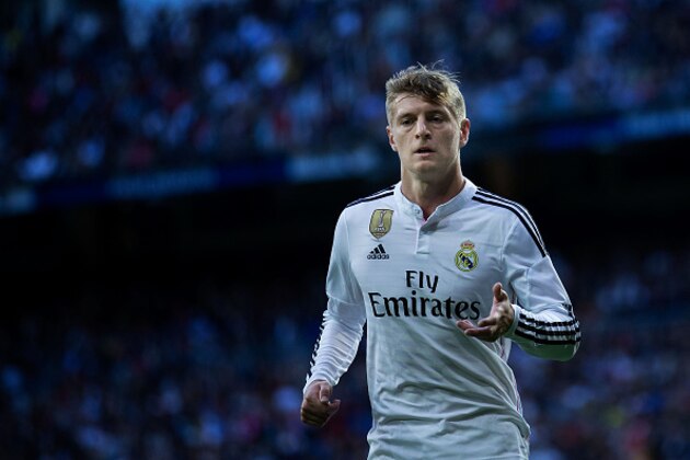MADRID, SPAIN - APRIL 18: Toni Kroos of Real Madrid CF in action during the La Liga match between Real Madrid CF and Malaga CF at Estadio Santiago Bernabeu on April 18, 2015 in Madrid, Spain.  (Photo by Gonzalo Arroyo Moreno/Getty Images)