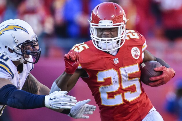 Kansas City Chiefs running back Jamaal Charles (25) runs against the San Diego Chargers during the second half of their NFL football game in Kansas City, Mo., Sunday, Dec. 28, 2014. (AP Photo/Reed Hoffmann)