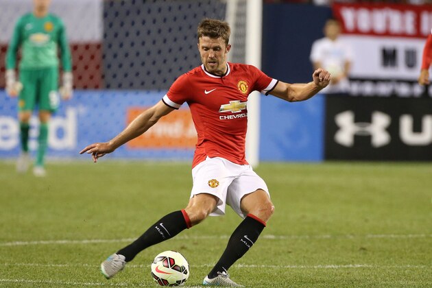 CHICAGO, IL - JULY 29: Michael Carrick of Manchester United in action during the International Champions Cup 2015 game between Manchester United and Paris Saint-Germain at Soldier Field on July 29, 2015 in Chicago, Illinois. (Photo by Jean Catuffe/Getty Images)