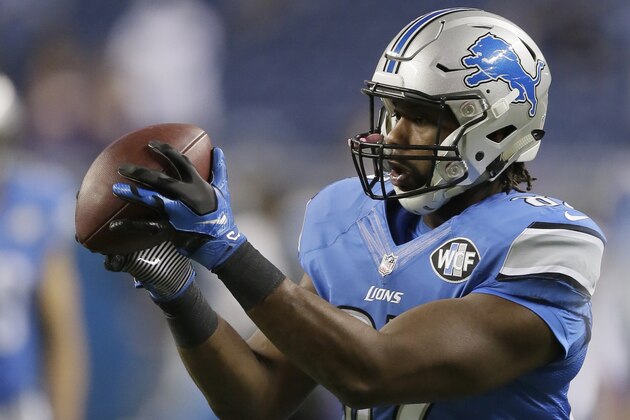 Detroit Lions tight end Brandon Pettigrew (87) makes a catch during pre-game warmups of an NFL football game against the Minnesota Vikings at Ford Field in Detroit, Sunday, Dec. 14, 2014. (AP Photo/Duane Burleson)