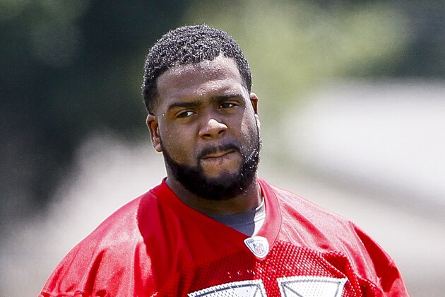 TAMPA, FL - MAY 28: Tackle Donovan Smith #76 of the Tampa Bay Buccaneers works out during OTA's at One Buccaneer Place on May 28, 2015 in Tampa, Florida. (Photo by Don Juan Moore/Getty Images)