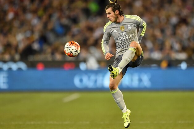 Gareth Bale of Real Madrid controls the ball during their International Championship Cup soccer match against Manchester City in Melbourne, Australia, Friday, July 24, 2015. (AP Photo/Theo Karanikos)