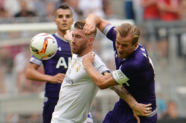 Madrid's Sergio Ramos, left, challenge for the ball with Tottenham's Harry Kane during  their friendly soccer match between  Real Madrid and Tottenham Hotspur, in the Allianz Arena stadium in Munich, southern Germany, Tuesday, Aug. 4, 2015. (AP Photo/Kerstin Joensson)