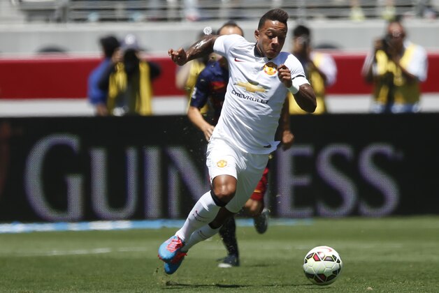 IMAGE DISTRIBUTED FOR INTERNATIONAL CHAMPIONS CUP - Manchester United's Memphis Depay dribbles the ball against FC Barcelona during an International Champions Cup soccer match at Levi's Stadium, Saturday, June 25, 2015, in Santa Clara, Calif.  (Terrell Lloyd/AP Images for  International Champions Cup)