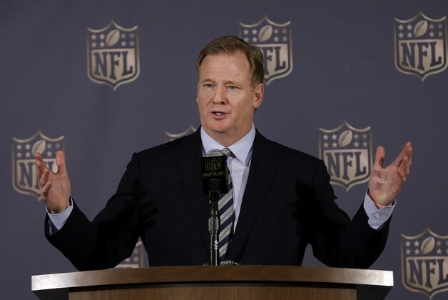El comisionado de la NFL, Roger Goodell, habla en conferencia de prensa el miércoles, 20 de mayo de 2015, en San Francisco. (AP Photo/Jeff Chiu)