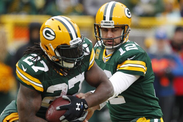 Green Bay Packers quarterback Aaron Rodgers hands the ball off to running back Eddie Lacy (27) during the first half of an NFL divisional playoff football game Sunday, Jan. 11, 2015, in Green Bay, Wis. (AP Photo/Matt Ludtke)
