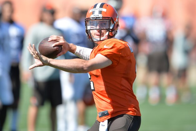 Cleveland Browns quarterback Johnny Manziel looks to throw a pass during practice at NFL football training camp, Tuesday, Aug. 4, 2015, in Berea, Ohio. (AP Photo/David Richard)