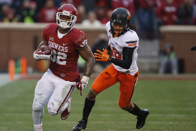 Oklahoma running back Samaje Perine (32) carries during an NCAA college football game between Oklahoma State and Oklahoma in Norman, Okla., Saturday, Dec. 6, 2014. (AP Photo/Sue Ogrocki)