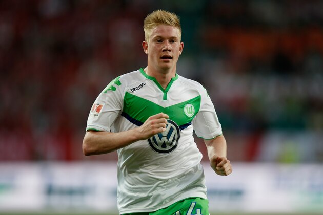 WOLFSBURG, GERMANY - AUGUST 01:  Kevin De Bruyne of VfL Wolfsburg runs during the DFL Supercup 2015 match between VfL Wolfsburg and FC Bayern Muenchen at Volkswagen Arena on August 1, 2015 in Wolfsburg, Germany.  (Photo by Boris Streubel/Getty Images)