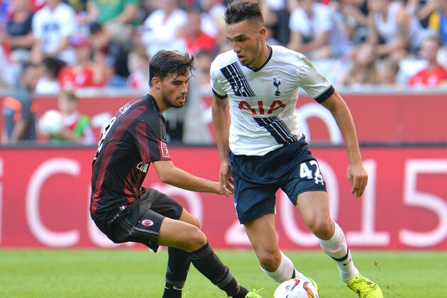 Milan's Fernandez Saenz, left, challenges for the ball with Tottenham's Nabil Bentaleb during  their friendly soccer match between AC Milan and Tottenham Hotspur, in the Allianz Arena stadium in Munich, southern Germany, Wednesday, Aug. 5, 2015. (AP Photo/Kerstin Joensson)