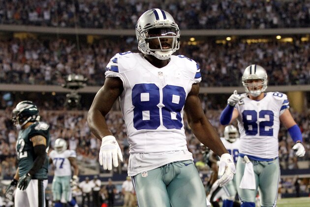 Dallas Cowboys wide receiver Dez Bryant (88) scores a touchdown from a pass by quarterback Tony Romo during the second half of an NFL football game against the Philadelphia Eagles, Sunday, Dec. 2, 2012, in Arlington, Texas. Romo set a Cowboys record with his 166th touchdown pass, breaking a tie with Hall of Famer and three-time Super Bowl champion Troy Aikman. (AP Photo/Tony Gutierrez)