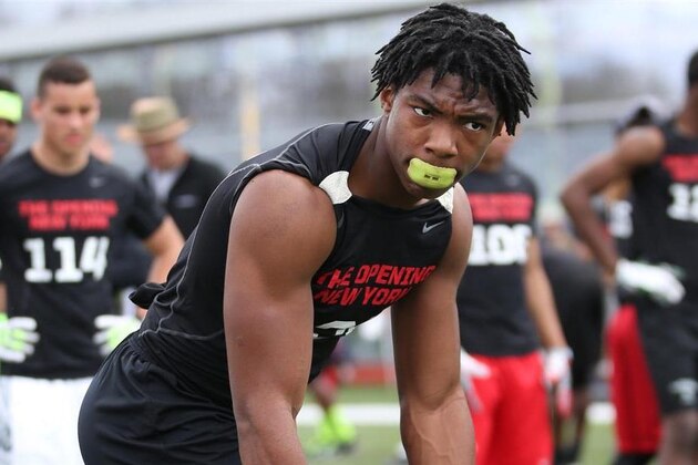 New Jersey 4-star wide receiver Ahmir Mitchell is down to Michigan and Ohio State. Which school fits him best?