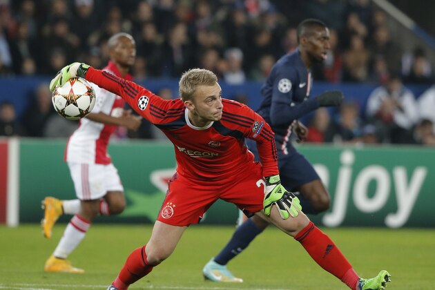 Ajax's goalkeeper Jasper Cillessen throws the ball during the Champions League Group F soccer match between Paris Saint Germain and Ajax at Parc des Princes stadium in Paris, France, Tuesday, Nov. 25, 2014. (AP Photo/Francois Mori)