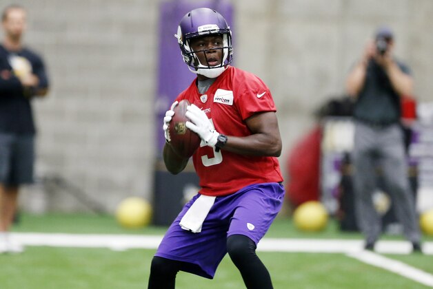 Minnesota Vikings quarterback Teddy Bridgewater (5) prepares to pass during the team's NFL football team's practice, Thursday, June 11, 2015, in Eden Prairie, Minn.  (AP Photo/Jim Mone)