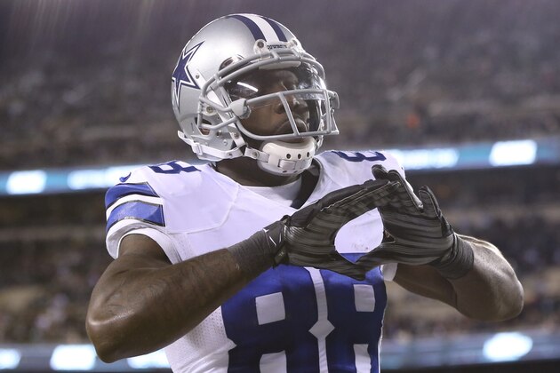 PHILADELPHIA, PA - DECEMBER 14: Dez Bryant #88 of the Dallas Cowboys reacts after scoring a touchdown against the Philadelphia Eagles at Lincoln Financial Field on December 14, 2014 in Philadelphia, Pennsylvania. (Photo by Mitchell Leff/Getty Images)