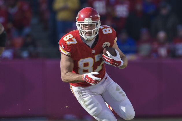 Kansas City Chiefs tight end Travis Kelce (87) makes a catch and runs against the San Diego Chargers during the first half of their NFL football game in Kansas City, Mo., Sunday, Dec. 28, 2014. (AP Photo/Reed Hoffmann)