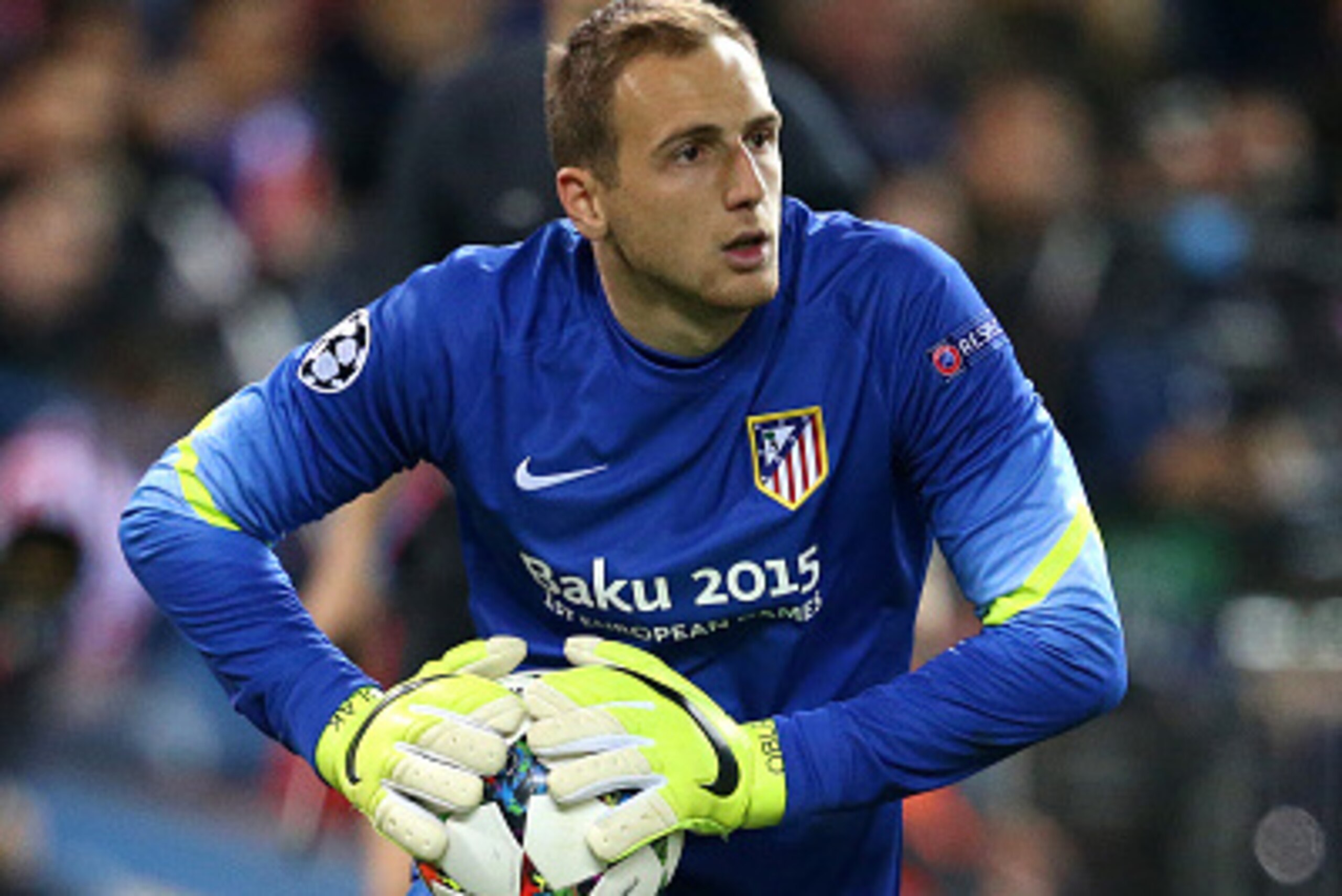 MADRID, SPAIN - APRIL 14: Goalkeeper of Atletico Madrid Jan Oblak in action during the UEFA Champions League Quarter Final First Leg match between Atletico Madrid and Real Madrid at Estadio Vicente Calderon stadium on April 14, 2015 in Madrid, Spain. (Photo by Jean Catuffe/Getty Images)
