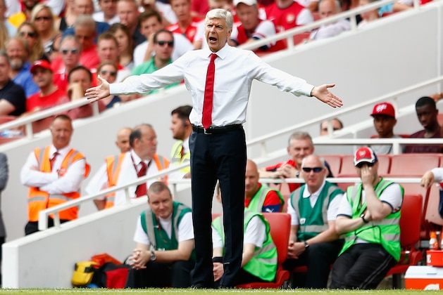 LONDON, ENGLAND - AUGUST 09:  Arsene Wenger, manager of Arsenal reacts during the Barclays Premier League match between Arsenal and West Ham United at the Emirates Stadium on August 9, 2015 in London, England.  (Photo by Julian Finney/Getty Images)