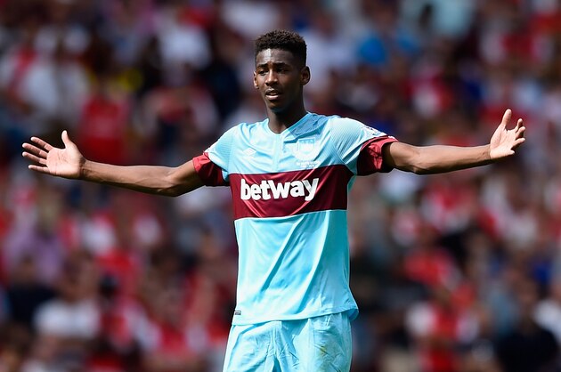 LONDON, ENGLAND - AUGUST 09:  Reece Oxford of West Ham in action during the Barclays Premier League match between Arsenal and West Ham United at Emirates Stadium on August 9, 2015 in London, England.  (Photo by Mike Hewitt/Getty Images)