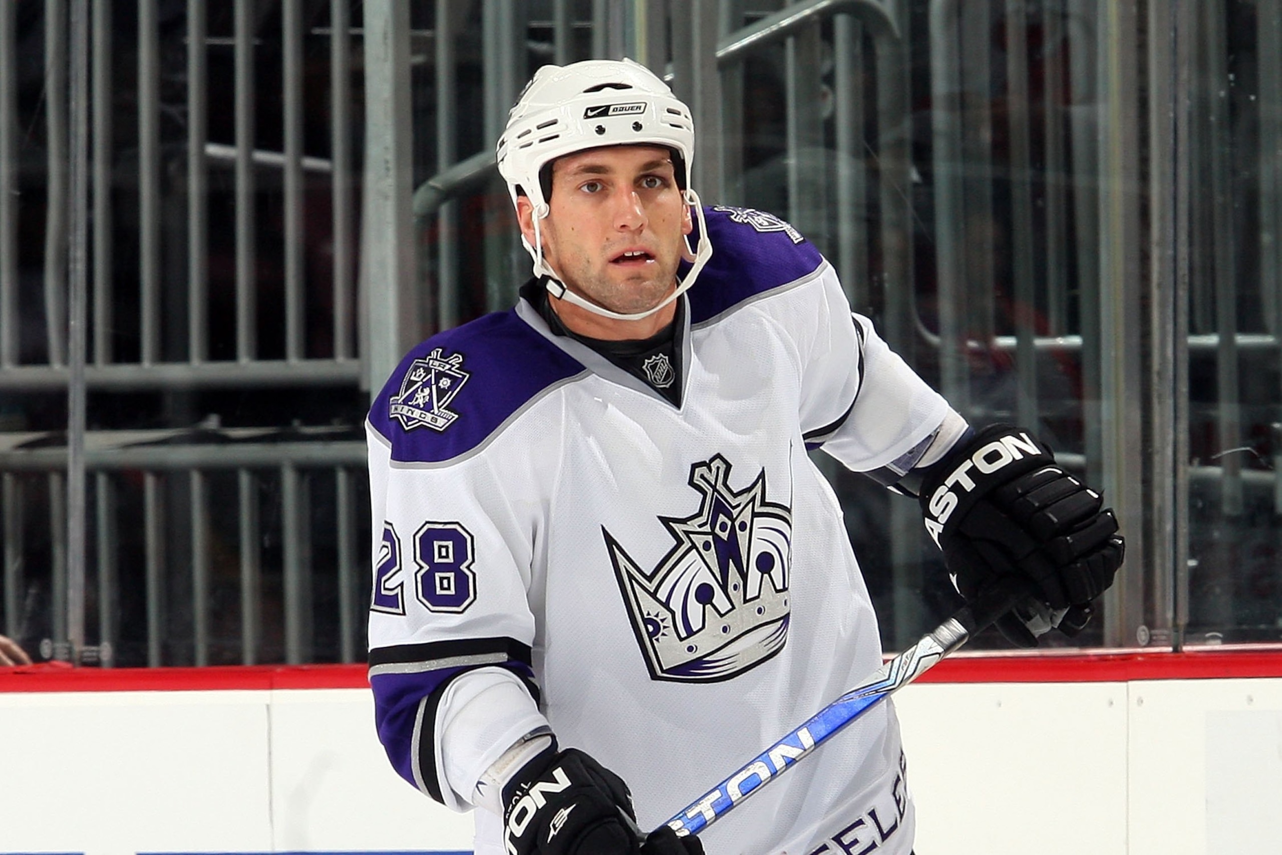 NEWARK, NJ - FEBRUARY 07:  Jarrett Stoll #28 of the Los Angeles Kings skates against the New Jersey Devils at the Prudential Center on February 7, 2009 in Newark, New Jersey.The Kings defeated the Devils 3-1.  (Photo by Jim McIsaac/Getty Images)
