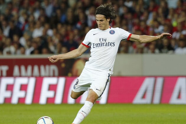 Paris Saint Germain's  Edinson Cavani control the ball during his French League one soccer match against Lille at the Lille Metropole stadium, in Villeneuve d'Ascq, northern France, Friday, Aug. 7, 2015.(AP Photo/Jacques Brinon)