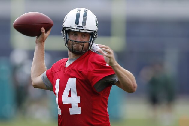 New York Jets quarterback Ryan Fitzpatrick throws during NFL football mini camp, Wednesday, June 10, 2015, in Florham Park, N.J. (AP Photo/Julio Cortez)
