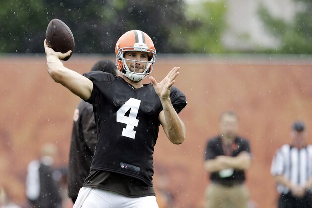 Cleveland Browns quarterback Tyler Thigpen passes during practice at NFL football training camp in Berea, Ohio Monday, Aug. 11, 2014. (AP Photo/Mark Duncan)
