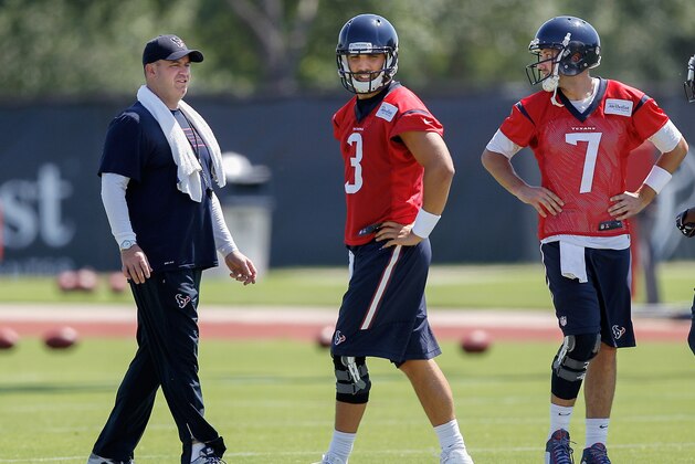 HOUSTON, TX - JUNE 01:  Head coach Bill O'Brien, left,  andTom Savage #3 of the Houston Texans and Brian Hoyer #7 work out during an NFL football organized team activity June 1, 2015 in Houston, Texas.  (Photo by Bob Levey/Getty Images)