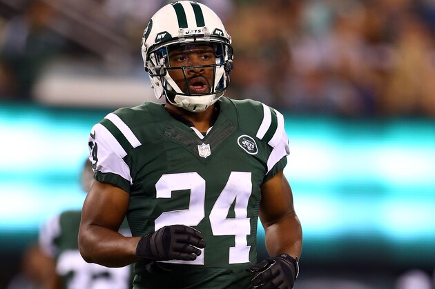 EAST RUTHERFORD, NJ - AUGUST 07:  Cornerback Dimitri Patterson #24 of the New York Jets lines up against the Indianapolis Colts during a preseason game at MetLife Stadium on August 7, 2014 in East Rutherford, New Jersey.  (Photo by Elsa/Getty Images)