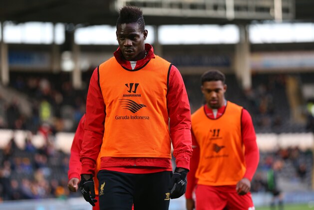 HULL, ENGLAND - APRIL 28:  Mario Balotelli of Liverpool warms up prior to the Barclays Premier League match between Hull City and Liverpool at the KC Stadium on April 28, 2015 in Hull, England.  (Photo by Alex Livesey/Getty Images)