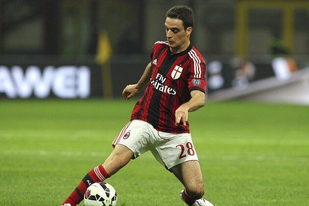 MILAN, ITALY - APRIL 12:  Giacomo Bonaventura of AC Milan in action during the Serie A match between AC Milan and UC Sampdoria  at Stadio Giuseppe Meazza on April 12, 2015 in Milan, Italy.  (Photo by Marco Luzzani/Getty Images)