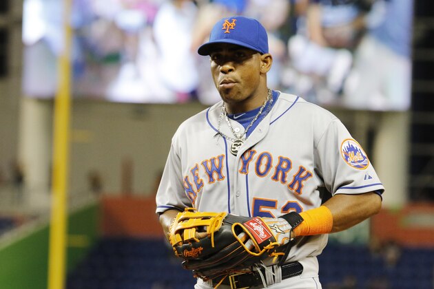 New York Mets center fielder Yoenis Cespedes runs to the dugout between innings as the Mets played the Miami Marlins in a baseball game in Miami, Tuesday Aug. 4, 2015. (AP Photo/Joe Skipper)