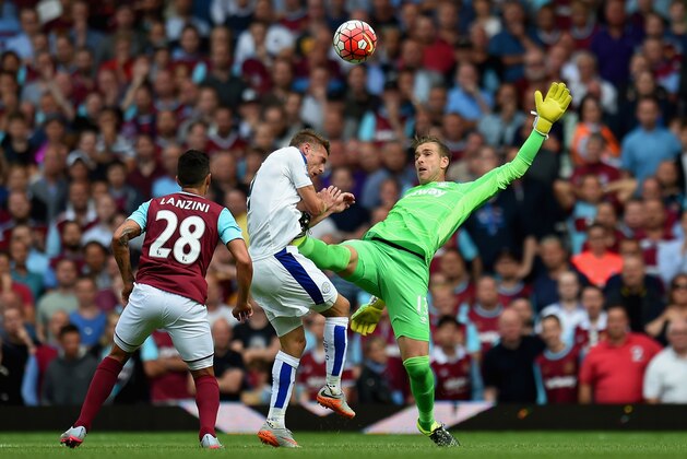 LONDON, ENGLAND - AUGUST 15:  Adrian of West Ham United tackles Jamie Vardy of Leicester City resulting in the red card during the Barclays Premier League match between West Ham United and Leicester City at the Boleyn Ground on August 15, 2015 in London, United Kingdom.  (Photo by Michael Regan/Getty Images)