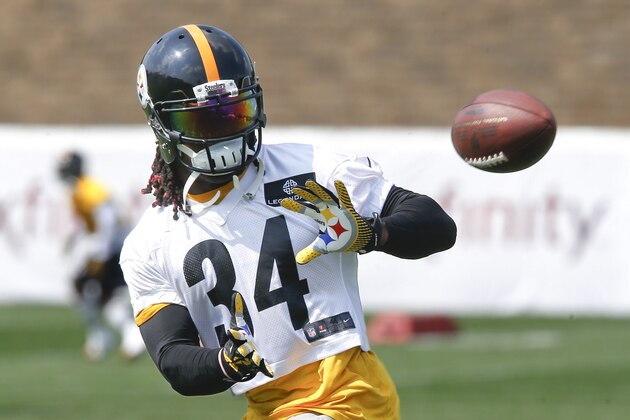 FILE - In this file photo from July 26, 2015 Pittsburgh Steelers running back DeAngelo Williams (34) catches a pass during practice at the NFL football training camp in Latrobe, Pa. DeAngelo Williams is used to splitting carries. Just don't call the Pittsburgh Steelers' running back a backup. The way the Carolina Panthers' career rushing leader sees it, there will be plenty of work to do alongside Steelers star Le'Veon Bell. (AP Photo/Keith Srakocic, File)