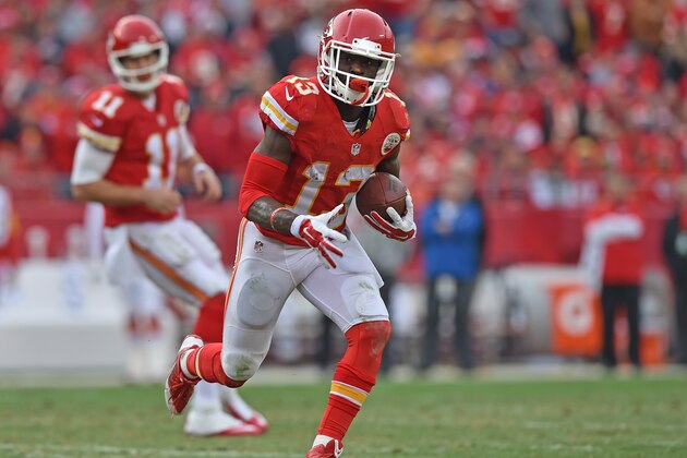 KANSAS CITY, MO - DECEMBER 14:  Wide receiver De'Anthony Thomas #13 of the Kansas City Chiefs runs to the outside against the Oakland Raiders during the second half on December 14, 2014 at Arrowhead Stadium in Kansas City, Missouri.  (Photo by Peter G. Aiken/Getty Images)