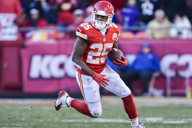 Kansas City Chiefs running back Jamaal Charles (25) runs against the San Diego Chargers during the second half of their NFL football game in Kansas City, Mo., Sunday, Dec. 28, 2014. (AP Photo/Reed Hoffmann)
